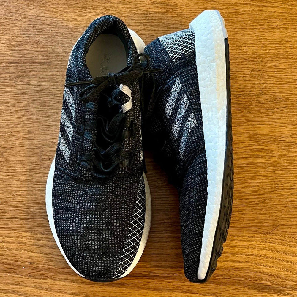 Adidas Black and White Athletic Shoes
6.5 Mens/ 8.5 Wmns Like New